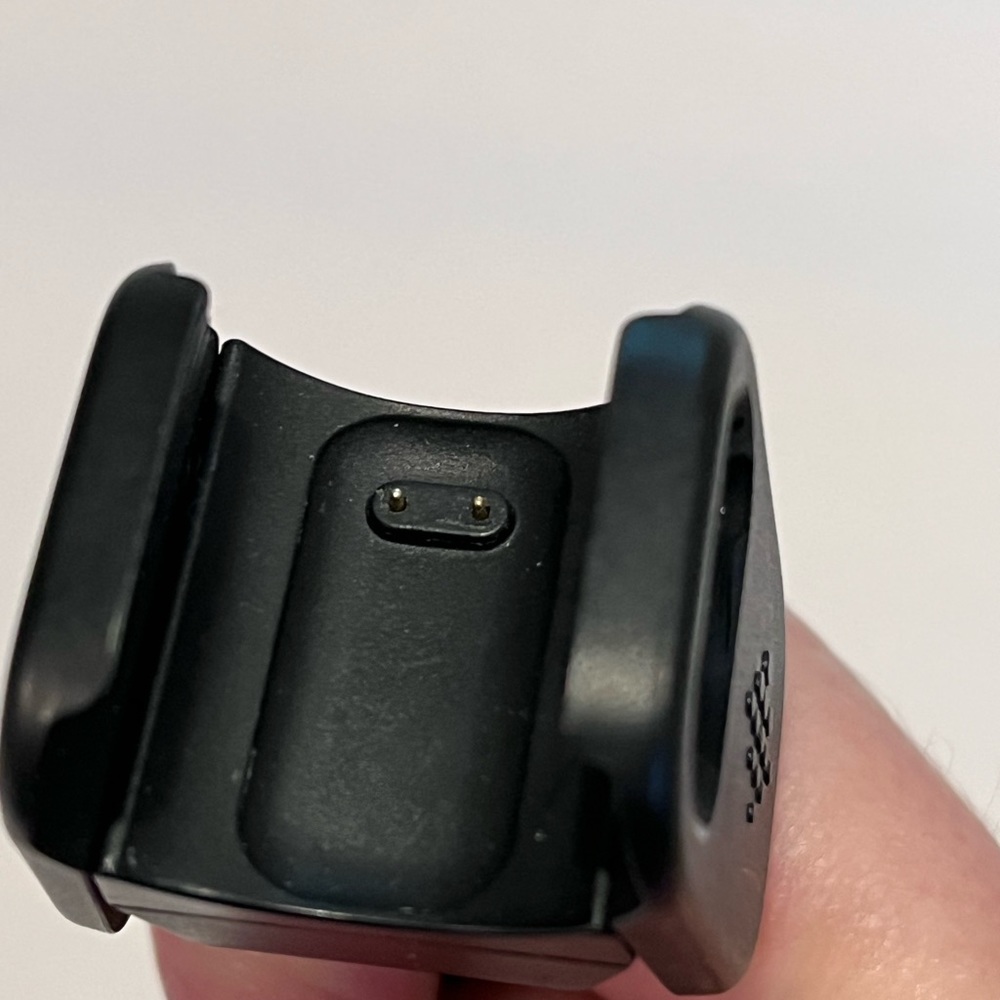 Fit bit charge 4 charger - Picture 3 of 6
